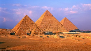 Titkos ajtót és új hieroglifákat találtak Kheopsz piramisában