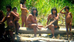 Érintetlen perui indián törzset fényképeztek