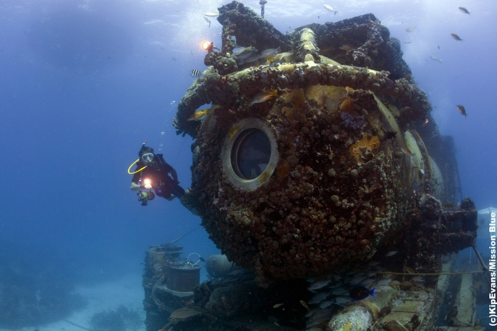 A NOAA tulajdonában álló Aquarius víz alatti laboratórium 20 méteres mélységben, a floridai Key Tengeri Nemzeti Park terüetén.